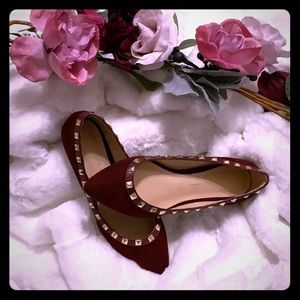 Pointed toe maroon/gold flats